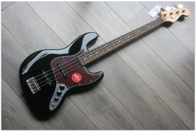 SQUIER "Classic Vibe '60s Jazz Bass, Black, Indian Laurel"