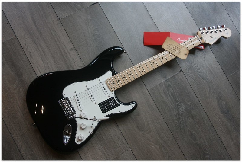 FENDER "Player Stratocaster HSS Limited Black"
