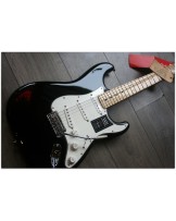 FENDER "Player Stratocaster HSS Limited Black"