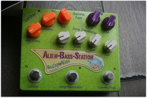 ANALOG ALIEN "Alien Bass Station"