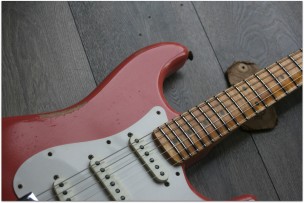 FENDER "Custom Shop Ltd Tomatillo Stratocaster Relic – Super Faded Aged Tahitian Coral"