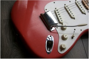 FENDER "Custom Shop Ltd Tomatillo Stratocaster Relic – Super Faded Aged Tahitian Coral"