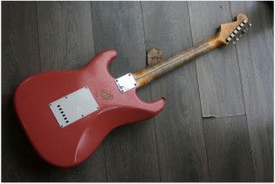 FENDER "Custom Shop Ltd Tomatillo Stratocaster Relic – Super Faded Aged Tahitian Coral"