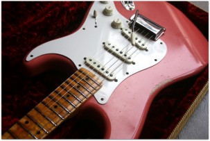 FENDER "Custom Shop Ltd Tomatillo Stratocaster Relic – Super Faded Aged Tahitian Coral"