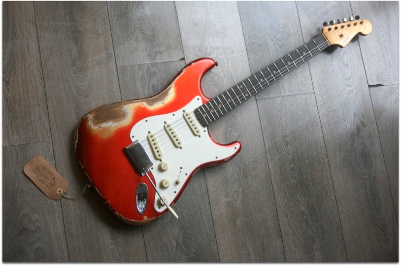 FENDER "Custom Shop Reissue 1959 Stratocaster Heavy Relic Candy Apple Red"