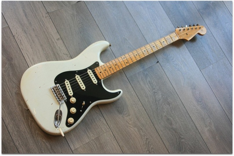 FENDER "Custom Shop Stratocaster '56 Masterdesign JNRY Relic Desert Tan"