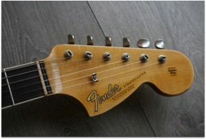 FENDER "Custom Shop 1967 Stratocaster Relic, Rosewood, Three Tone Sunburst"