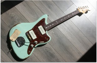 FENDER "Custom Shop 1965 Jazzmaster Relic Faded Aged Surf Green"