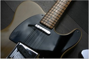 FENDER "Custom Shop Limited Edition '51 Telecaster Relic, Aged Nocaster Blonde" 3, 55 kilograms