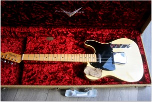 FENDER "Custom Shop Limited Edition '51 Telecaster Relic, Aged Nocaster Blonde" 3, 55 kilograms