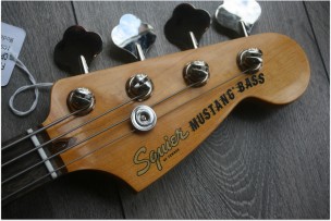 SQUIER "Classic Vibe Mustang Bass Competition" by Fender