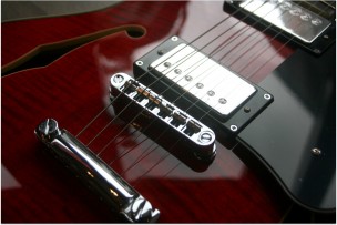 SIRE "Larry Carlton H7 Cherry"