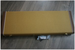 FENDER "Custom Shop Limited Edition '51 Telecaster Relic, Aged Nocaster Blonde" 3, 55 kilograms