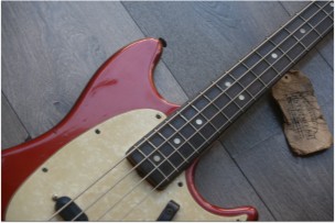 Fender "Mustang Bass 1969 Competition Red" HARDCASE