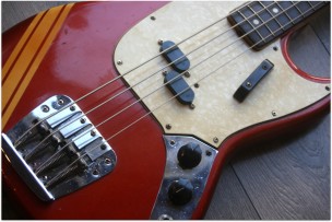 Fender "Mustang Bass 1969 Competition Red" HARDCASE