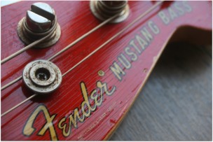 Fender "Mustang Bass 1969 Competition Red" HARDCASE