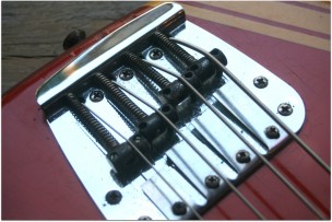 Fender "Mustang Bass 1969 Competition Red" HARDCASE