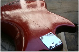 Fender "Mustang Bass 1969 Competition Red" HARDCASE