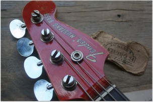Fender "Mustang Bass 1969 Competition Red" HARDCASE