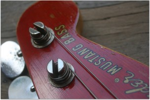 Fender "Mustang Bass 1969 Competition Red" HARDCASE