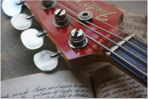 Fender "Mustang Bass 1969 Competition Red" HARDCASE