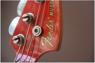 Fender "Mustang Bass 1969 Competition Red" HARDCASE
