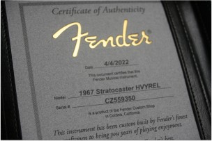 FENDER "1967 Stratocaster® Heavy Relic®, Rosewood Fingerboard, Aged Vintage White"