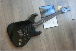 FENDER "FINAL FANTASY XIV Stratocaster"