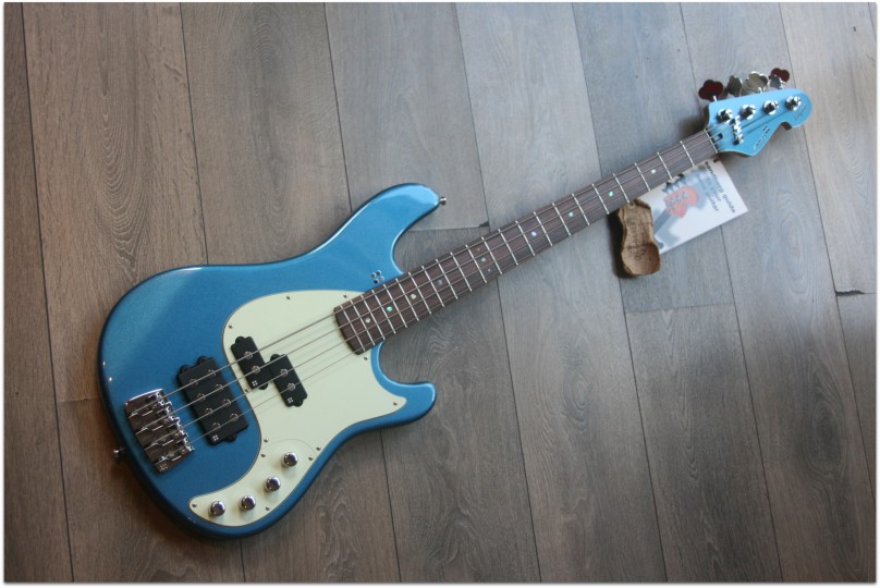 Sandberg "California VM4 Lake Placid Blue, Matched Head, Pearl Dots" GIGBAG