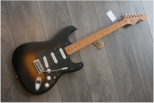 SQUIER "40th Anniversary Stratocaster, Vintage Edition, Satin Wide 2-Color Sunburst"