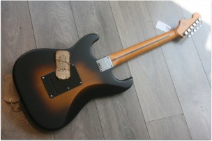 SQUIER "40th Anniversary Stratocaster, Vintage Edition, Satin Wide 2-Color Sunburst"