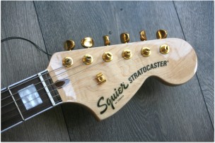 SQUIER "40th Anniversary Stratocaster, Gold Edition, Ruby Red"