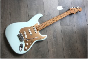 SQUIER "40th Anniversary Stratocaster, Vintage Edition, Satin Sonic Blue" by FENDER