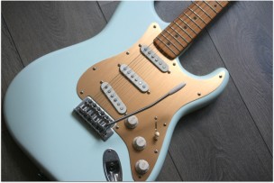 SQUIER "40th Anniversary Stratocaster, Vintage Edition, Satin Sonic Blue" by FENDER