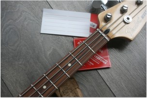 FENDER "Mustang Bass PJ, Aged natural, Pau Ferro"