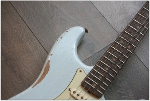 FENDER "Custom Shop '63 Stratocaster W21 Heavy Relic Faded Sonic Blue"