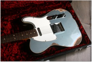 FENDER "Custom Shop 64 Télecaster Custom Heavy Relic Aged Blue Iced Metallic"