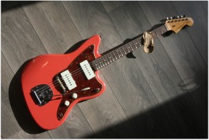 FENDER " Custom Shop '62 Jazzmaster Journeyman Relic, Super Faded Aged Fiesta Red, Round-Laminated Rosewood"