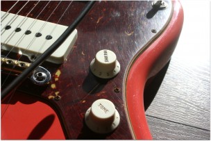 FENDER " Custom Shop '62 Jazzmaster Journeyman Relic, Super Faded Aged Fiesta Red, Round-Laminated Rosewood"