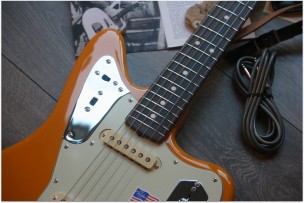 FENDER "LIMITED Johnny Marr Jaguar Fever Dream Yellow"