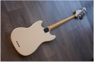 FENDER " Mustang Bass (2002-2014) Olympic White" (JD13004707) HARDCASE
