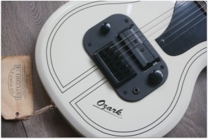 SUPRO "Ozark 1261 Antique White " GIG BAG