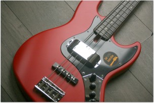 SIRE "Marcus Miller V3-4 (2ND GEN) Red Satin"