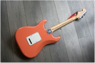 FENDER "Limited Edition Player Stratocaster, Maple Fingerboard, Pacific Peach"