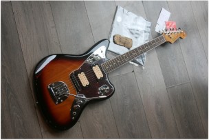 FENDER "Kurt Cobain Jaguar" BOOK and HARDCASE, 4, 19 KG