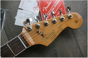 FENDER "Kurt Cobain Jaguar" BOOK and HARDCASE, 4, 19 KG