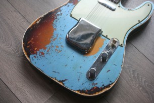 FENDER "Custom Shop Time Machine 1960 Telecaster Custom Relic Aged Lake Placid Blue Over Chocolate 3-Color Sunburst" 3, 30 KG
