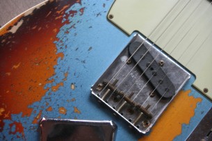 FENDER "Custom Shop Time Machine 1960 Telecaster Custom Relic Aged Lake Placid Blue Over Chocolate 3-Color Sunburst" 3, 30 KG