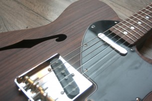 FENDER "Custom Shop Limited Edition Rosewood Telecaster Thinline Closet Classic, Round-Lam Rosewood Fingerboard - Natural"