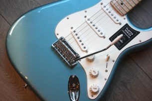FENDER "Player Stratocaster , Maple, Tidepool"